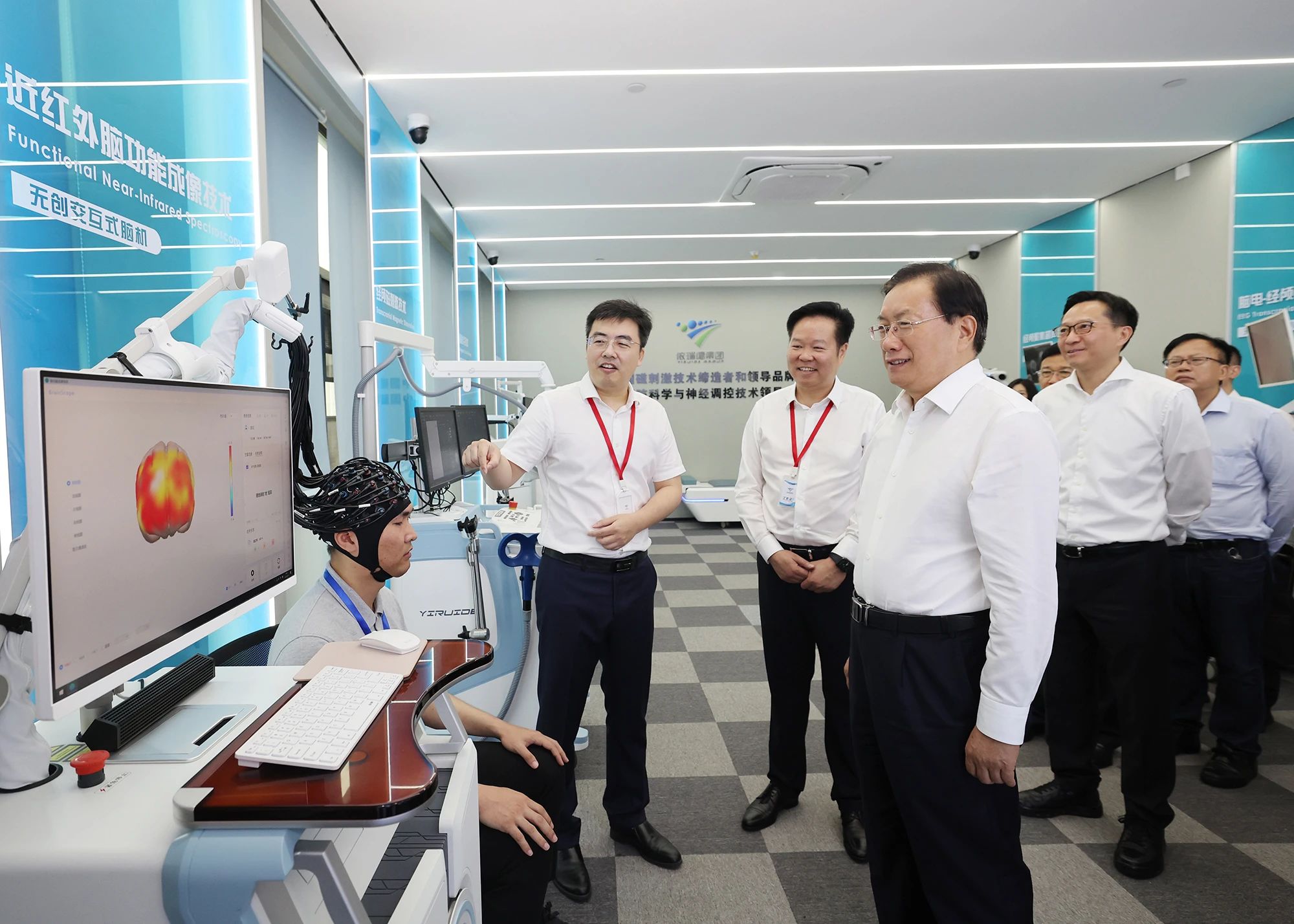 湖北省委書記、省人大常委會(huì)主任王忠林一行到依瑞德調(diào)研