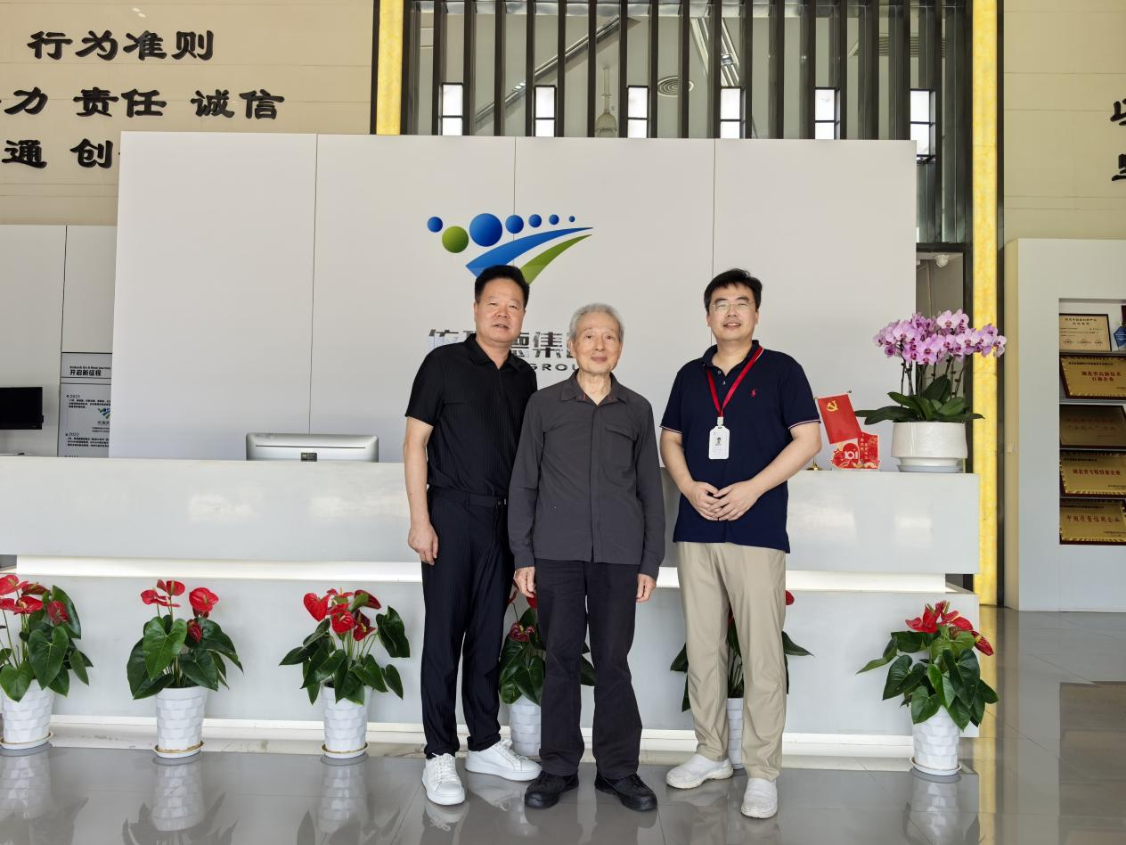 著名腫瘤病因?qū)W專家考察依瑞德集團(tuán)，探討腦科學(xué)與腫瘤心身醫(yī)學(xué)的創(chuàng)新融合